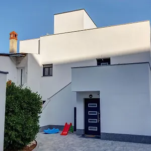 Apartman Miema With Jacuzzi, Zadar