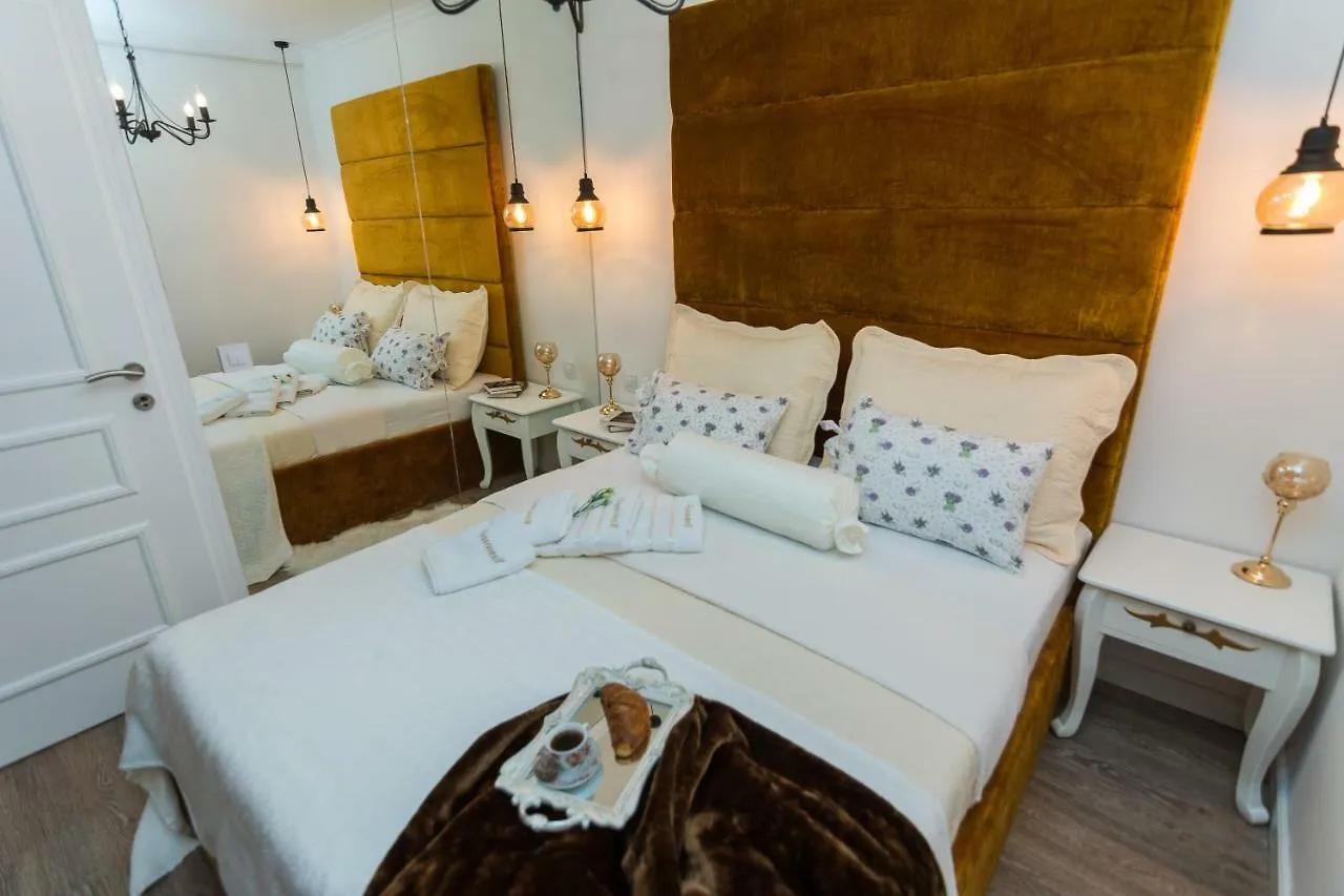 Francesca Baroque Apartment